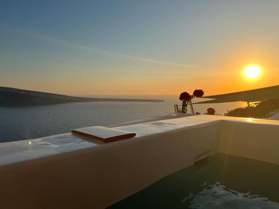 Lioyerma Cave Villa2 With Private Hot Tub Oia  Exterior photo