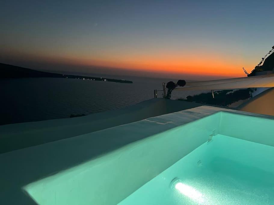 Lioyerma Cave Villa2 With Private Hot Tub Oia  Exterior photo