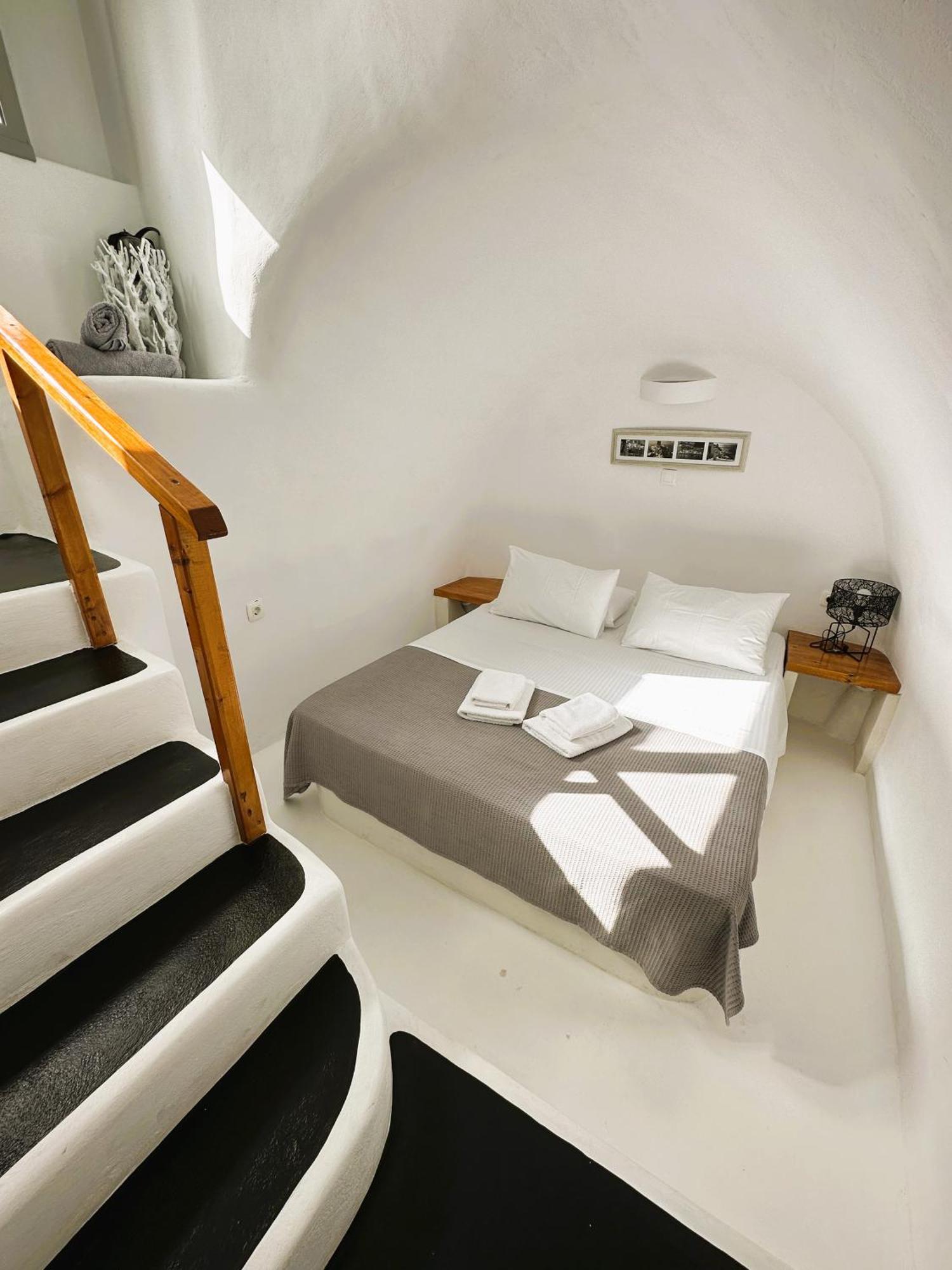 Lioyerma Cave Villa2 With Private Hot Tub Oia  Exterior photo