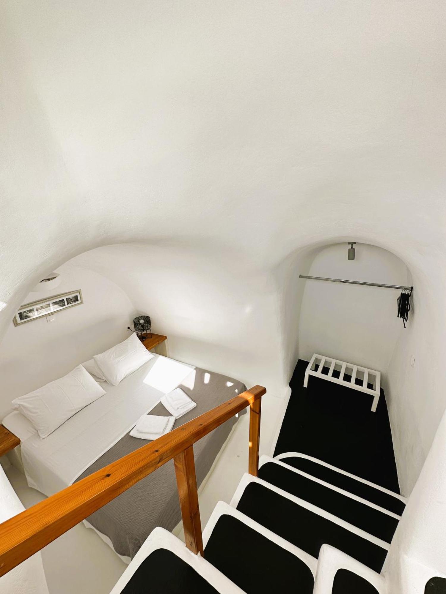 Lioyerma Cave Villa2 With Private Hot Tub Oia  Exterior photo